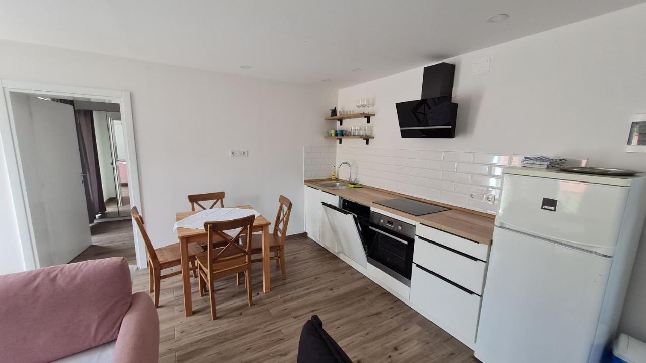 Apartmani Mlinar - One Bedroom Apartment With Seaview Grebastica Bagian luar foto