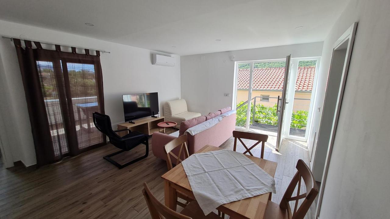 Apartmani Mlinar - One Bedroom Apartment With Seaview Grebastica Bagian luar foto