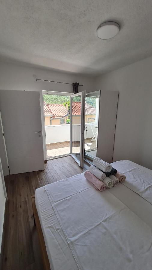 Apartmani Mlinar - One Bedroom Apartment With Seaview Grebastica Bagian luar foto