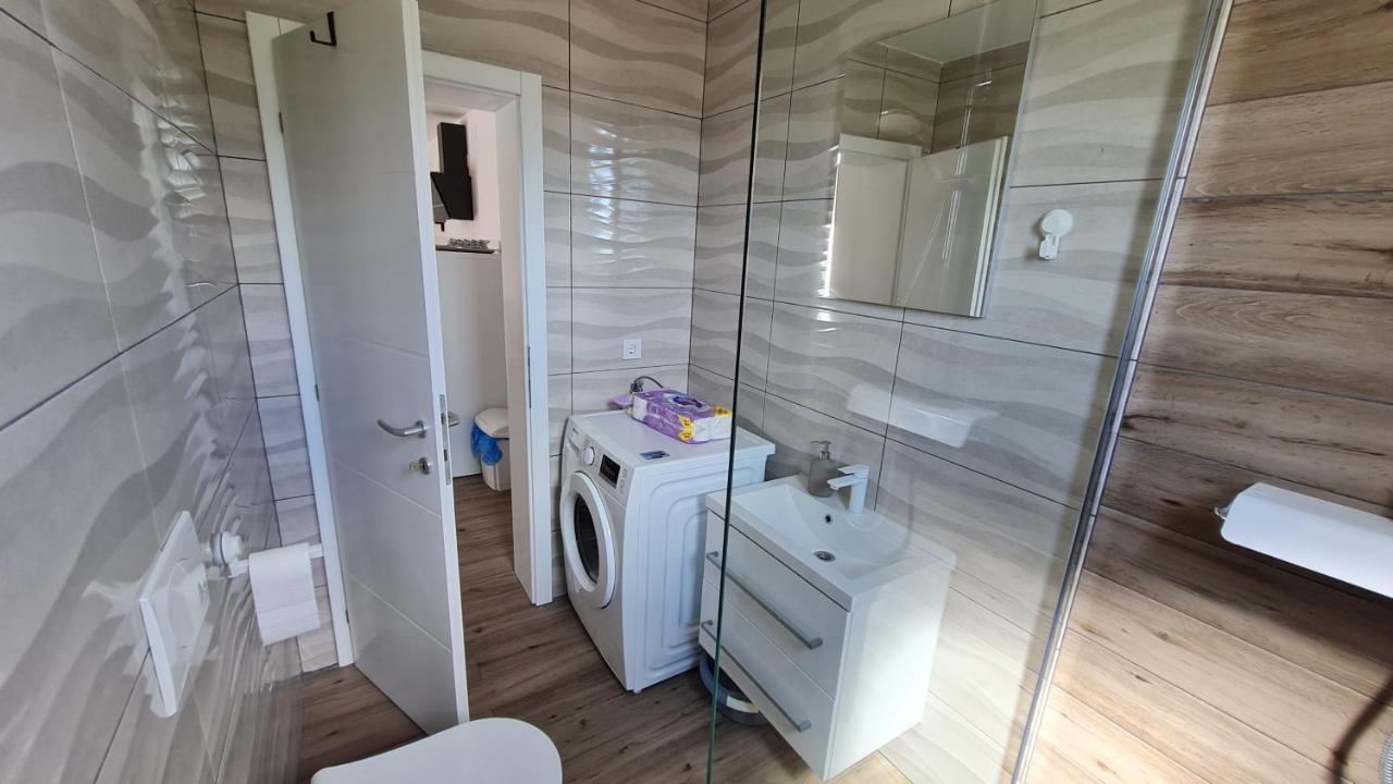 Apartmani Mlinar - One Bedroom Apartment With Seaview Grebastica Bagian luar foto