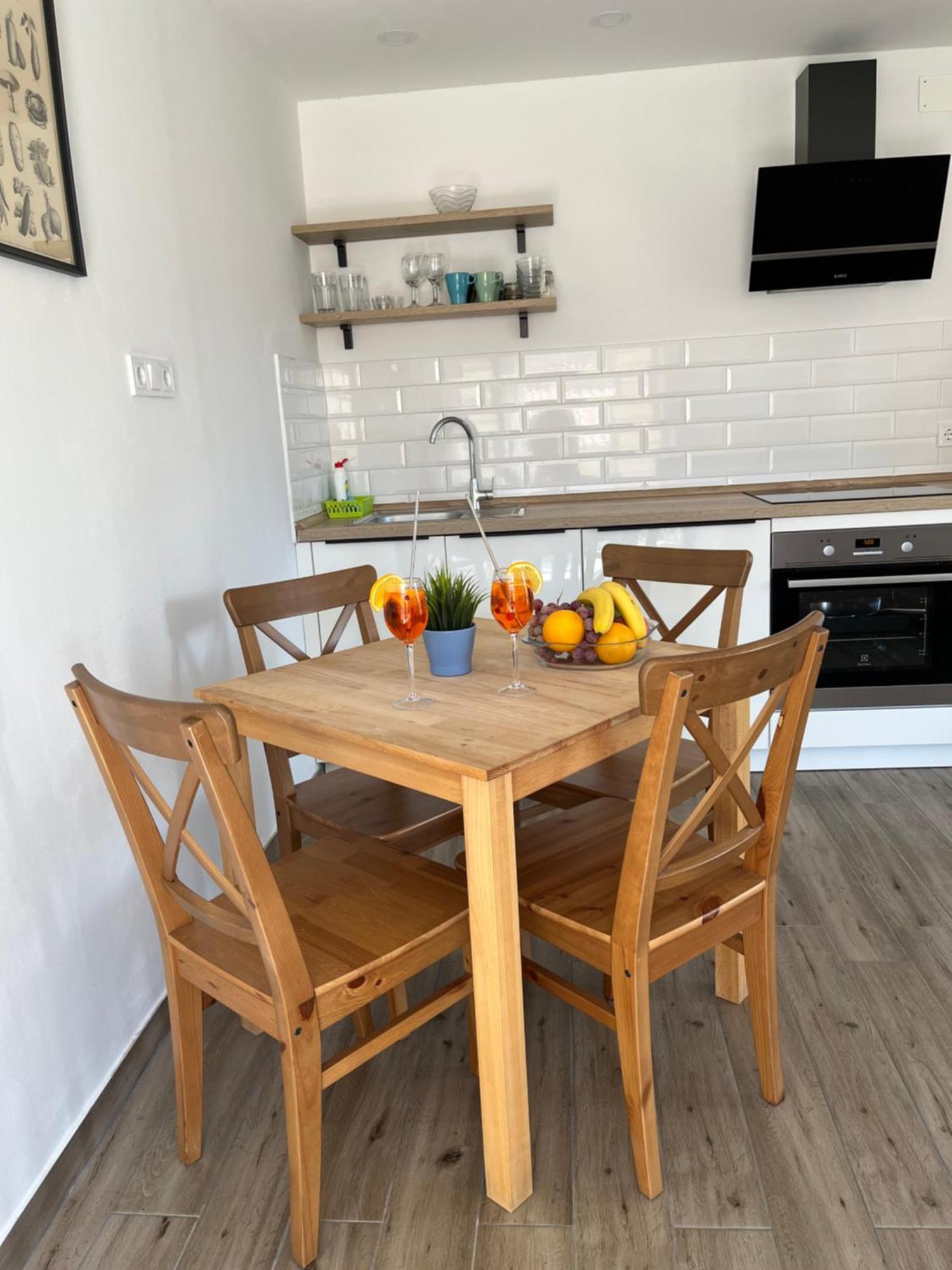 Apartmani Mlinar - One Bedroom Apartment With Seaview Grebastica Bagian luar foto
