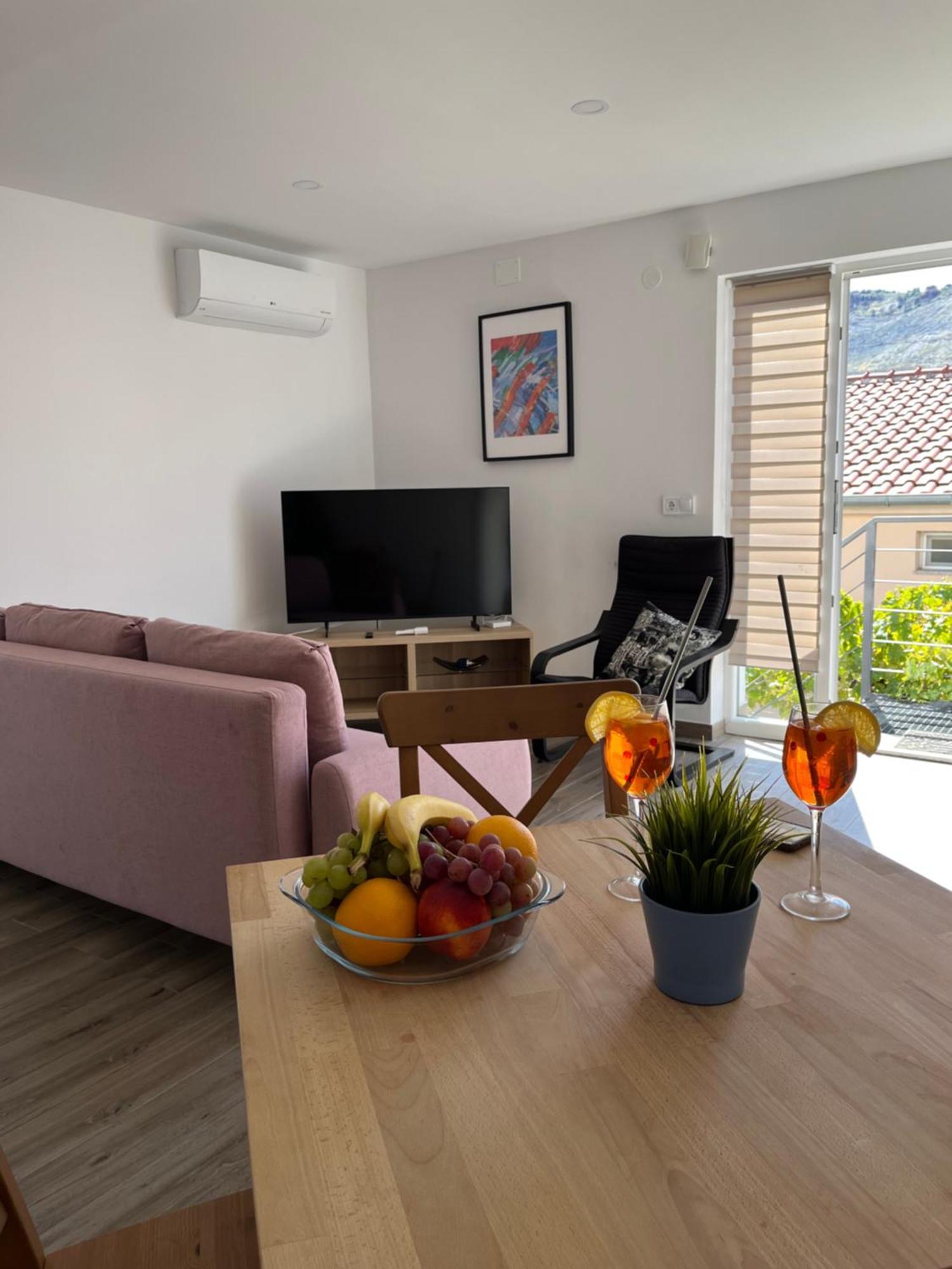 Apartmani Mlinar - One Bedroom Apartment With Seaview Grebastica Bagian luar foto